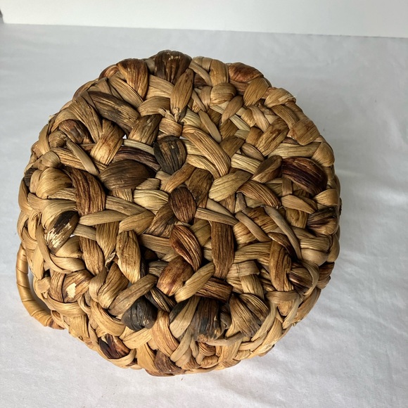 woven basket round with handles hyacinth rattan decor - Picture 6 of 13